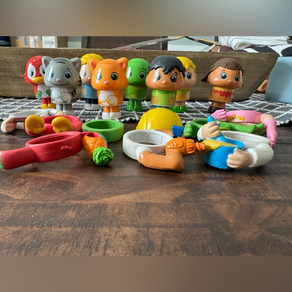 Lot of Pop On Pals by Spin Master. 8 total pop on pals.